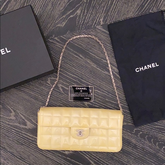 Authentic CHANEL East West Chocolate Bar Lambskin - Picture 3 of 9